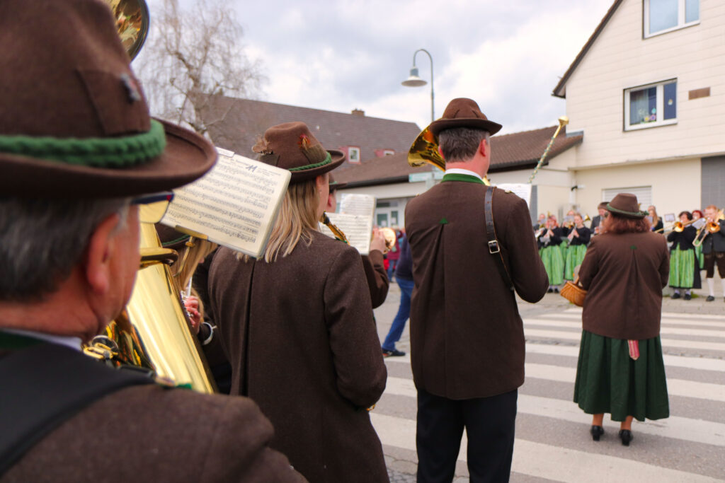 Das gemeinsames Standkonzert des Puchheimer Blasorchesters und der 1. OÖ Hubertusmusikkapelle