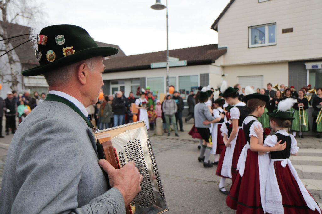 Platzkonzert mit Tanzaufführung als Teil des Festzugsprogramms
