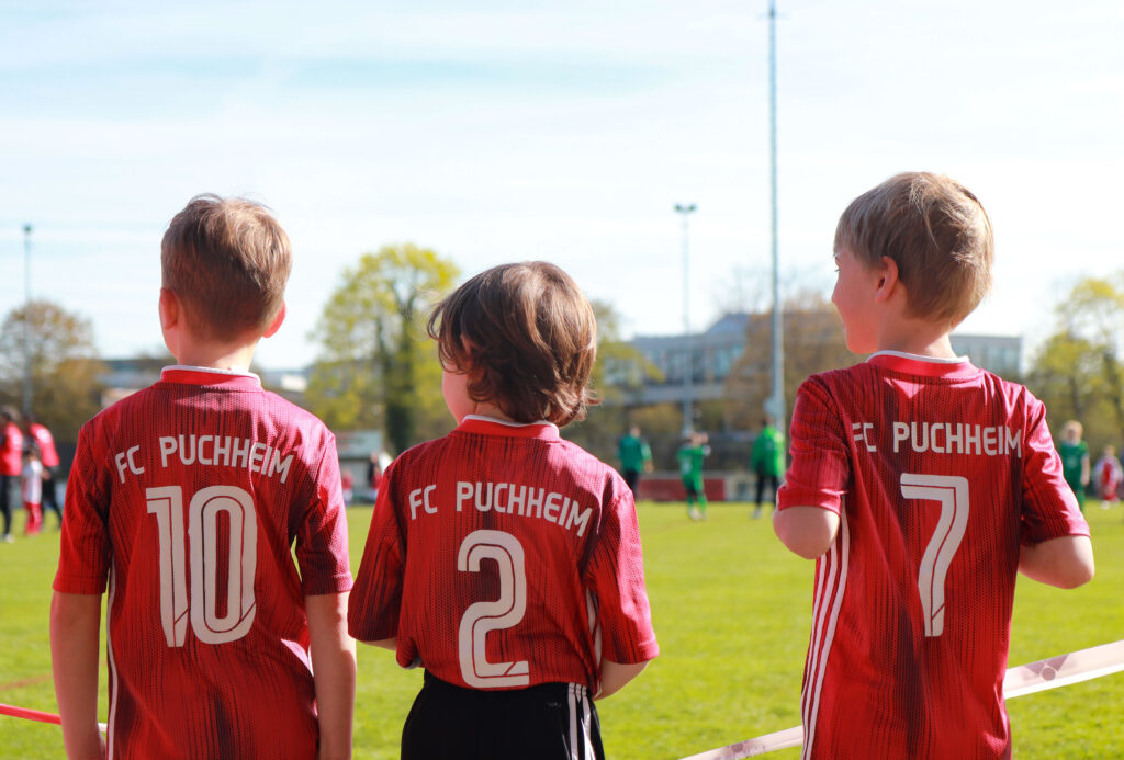 Die kleinen Teilnehmer repräsentieren ihren Verein FC Puchheim beim Fußballturnier AUFTAKTCup 2023