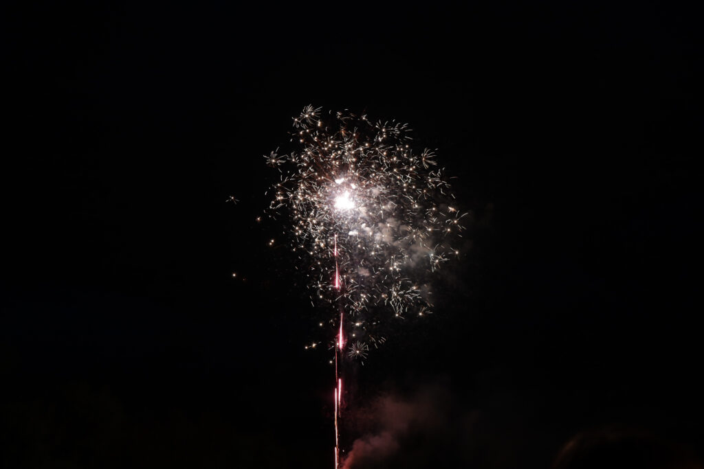 Das bunte Feuerwerk zum Abschluss des Puchheimer Volksfestes 2024