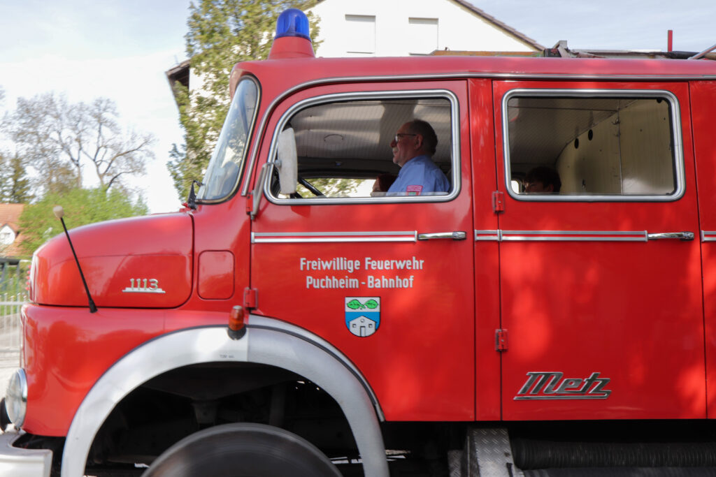 Das Oldtimer-Feuerwehrauto der Freiwilligen Feuerwehr Puchheim-Bahnhof