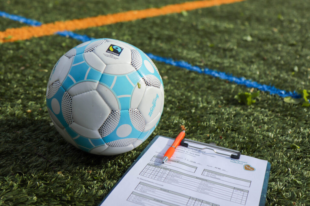 Fairtrade-Bälle für das Fußballturnier gesponsort von der KommEnergie